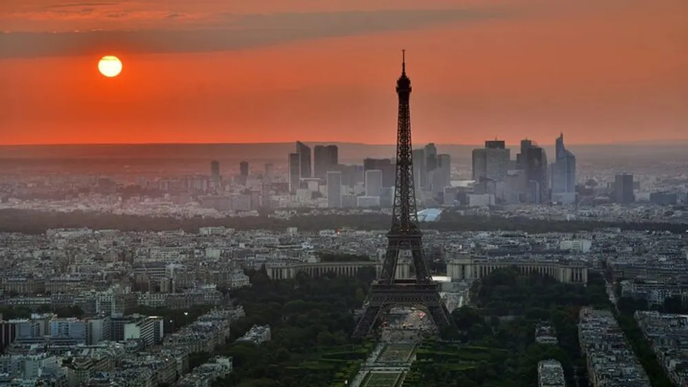 Private Tour to Eiffel and Montmarte Cheese with Wine Tasting