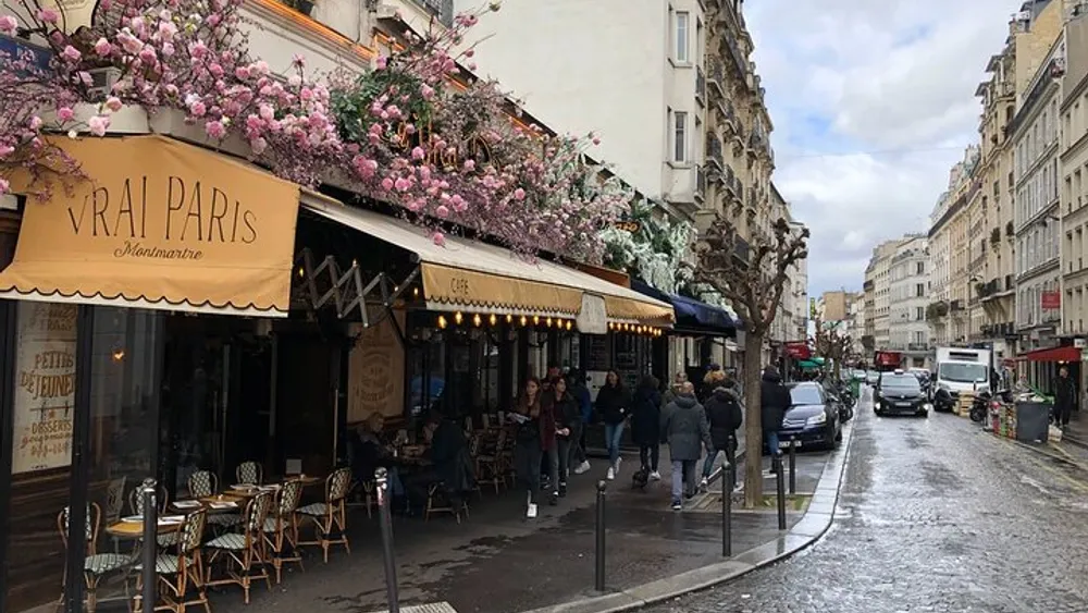 Paris: 8 Hour Montmartre, Marais, Saint Germain des Pres and Dinner cruise