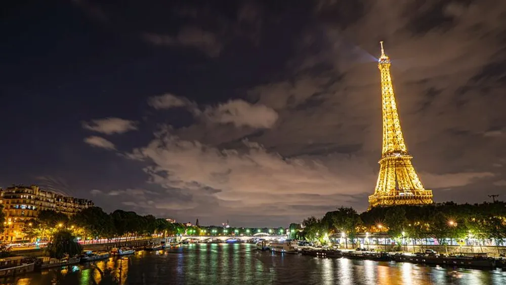 Full-Day Tour to Eiffel Tower with Seine River Dinner Cruise and Saint Germain