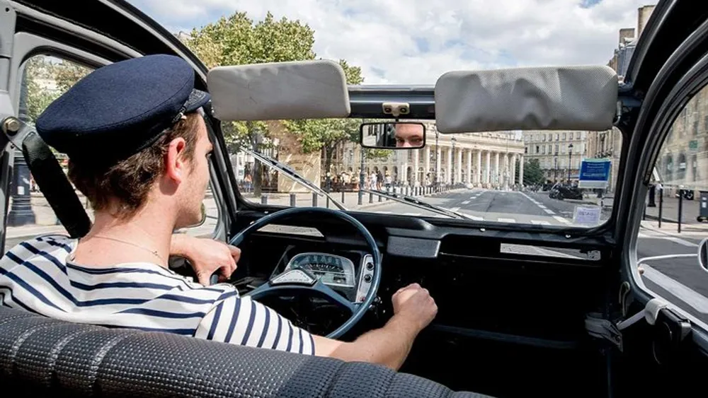 Private Bordeaux Tour in a Citroën 2CV with Wine tasting at a château - 3h