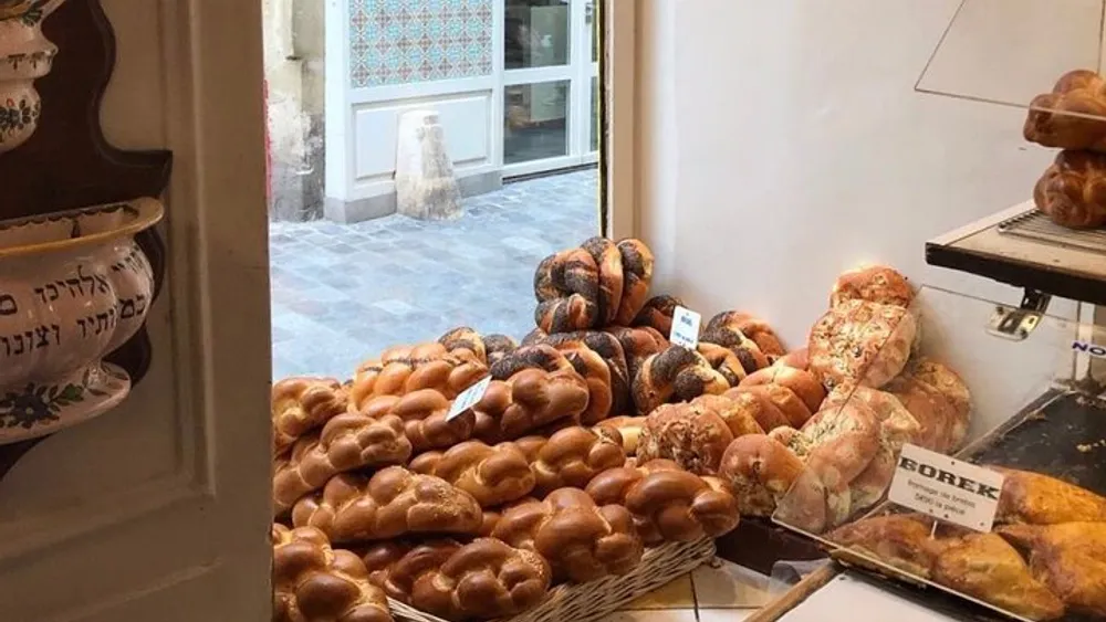 Food, Culture & History Tour of the Jewish Quarter in Paris