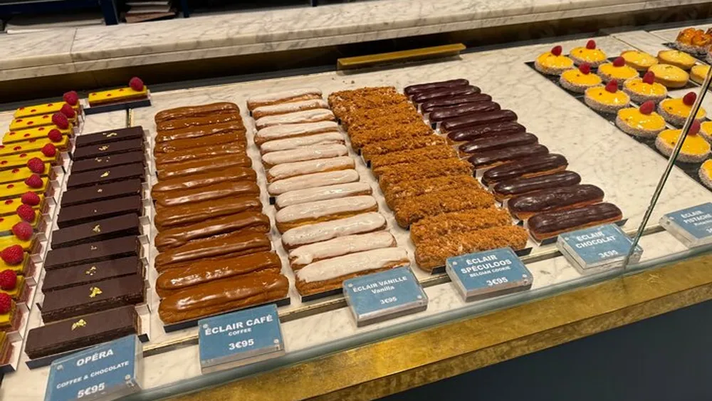 Paris: Chocolate and Pastry Walking Tour in Montmartre, Paris