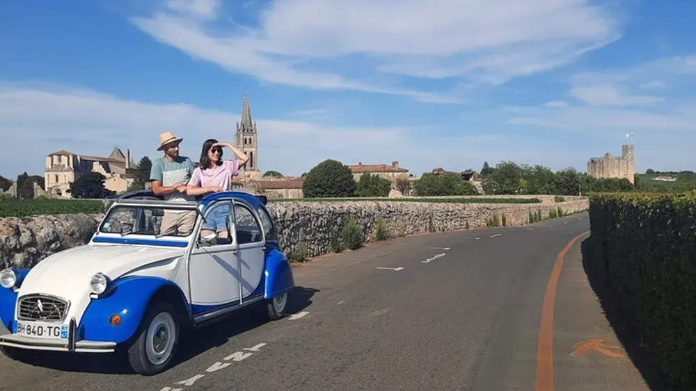 Saint-Emilion 7.5 hours Wine Tour+lunch in a Citroën 2CV from Bordeaux