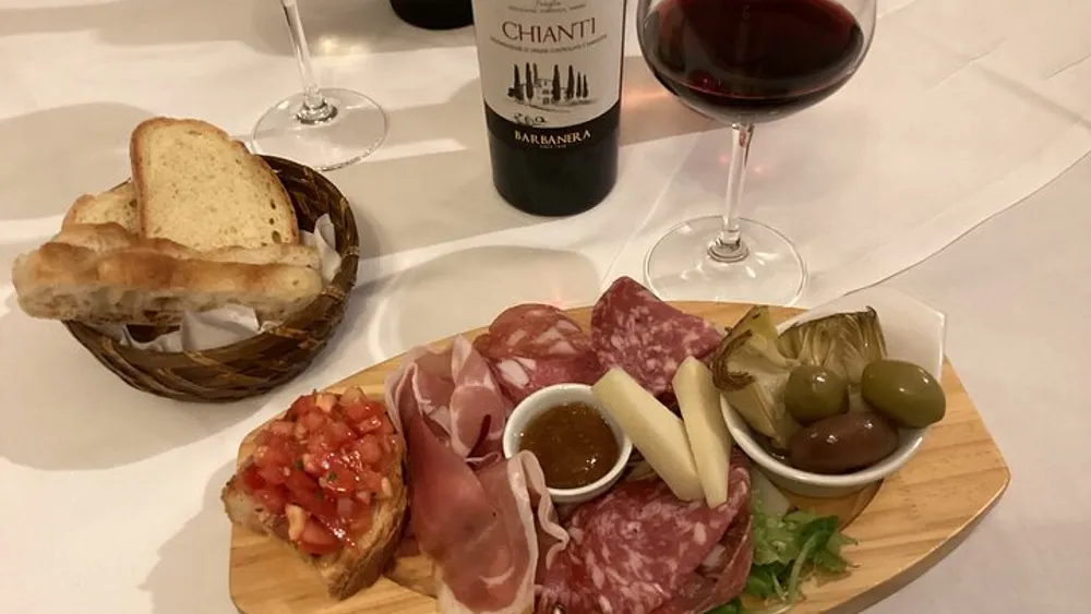 Florence: Wine Walking Tour (with Tasting Session and Appetizers)