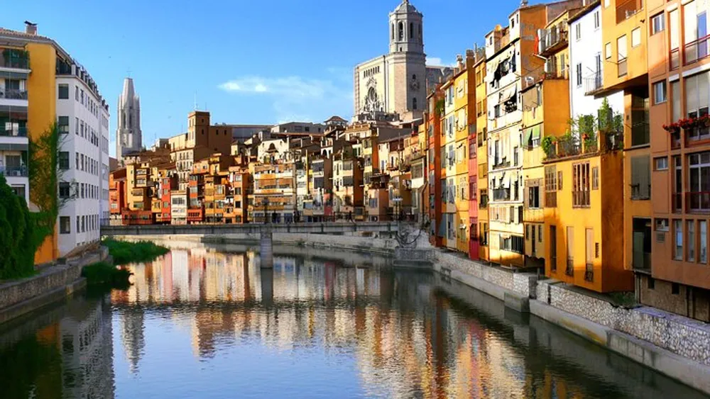 Girona and Wineries of Perelada Private Tour from Barcelona