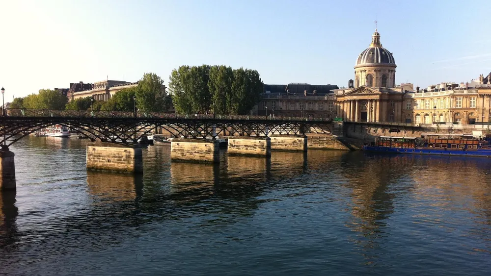 Paris: Lunch Cruise at the Marina (Orsay Menu with Drink)