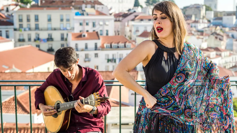 Lisbon: Fado Night Tour with Dinner