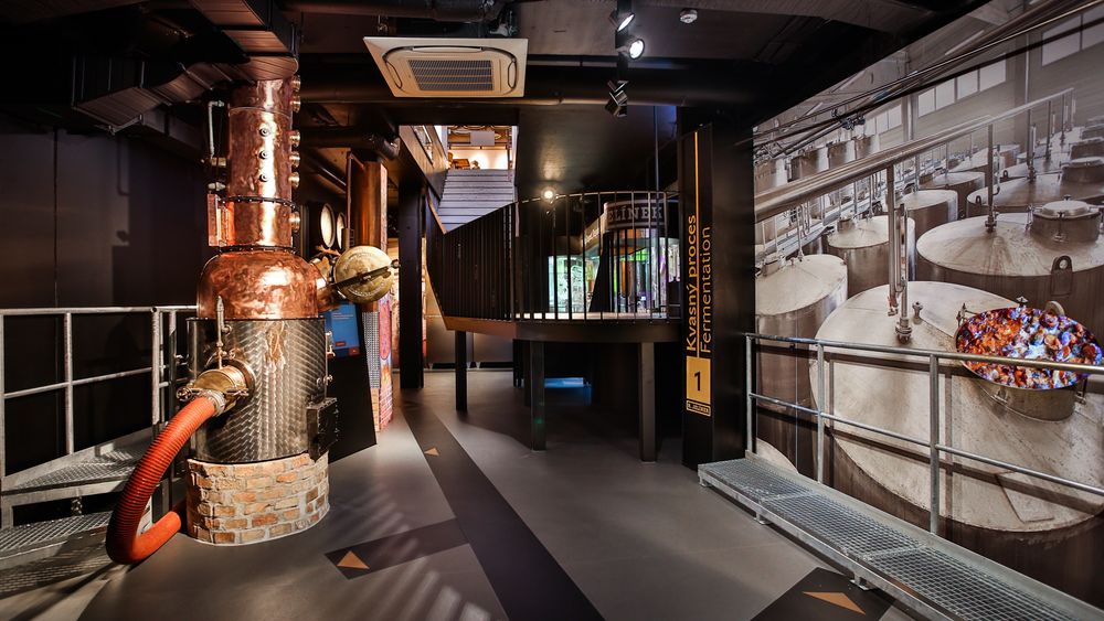 Prague: Slivovitz Museum with Plum Brandy Tasting and 5D Virtual Reality