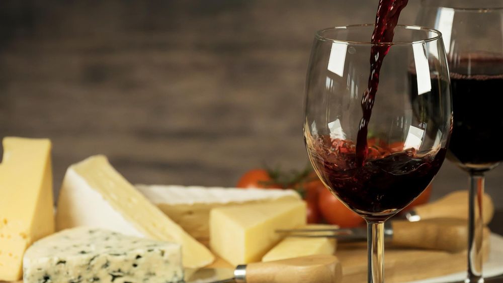 Naples: Exclusive Wine Tasting and Food Pairing with a Sommelier