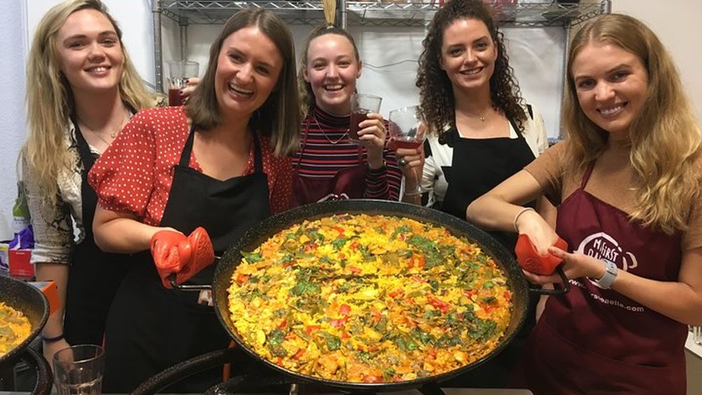 Vegetable Paella cooking class, tapas and Ruzafa market visit