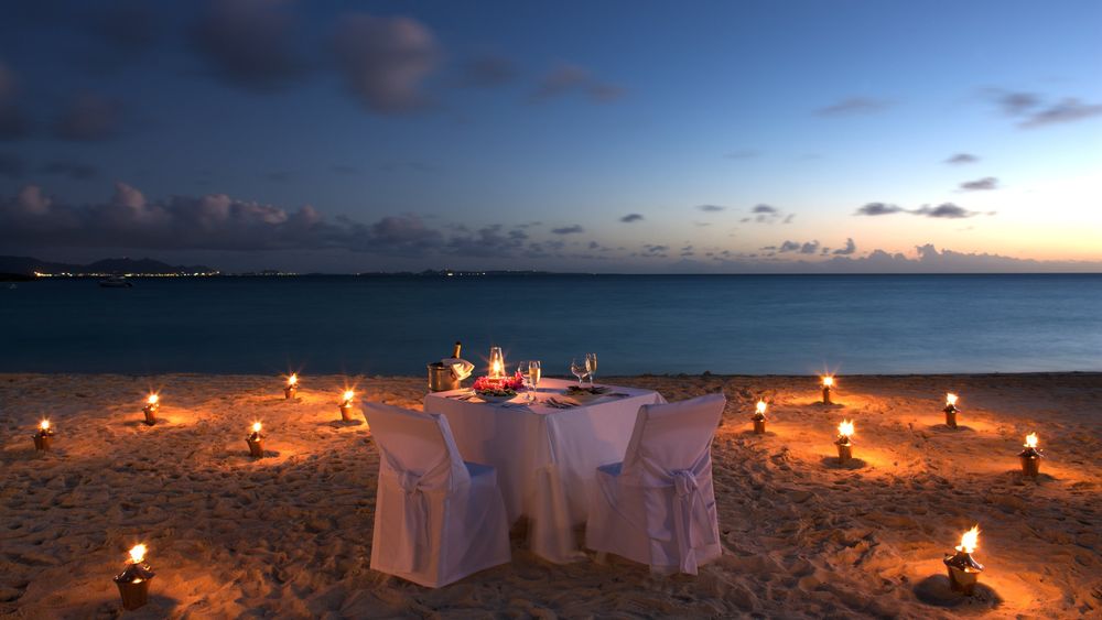 Maldives: Romantic beach dinner on Sandbank
