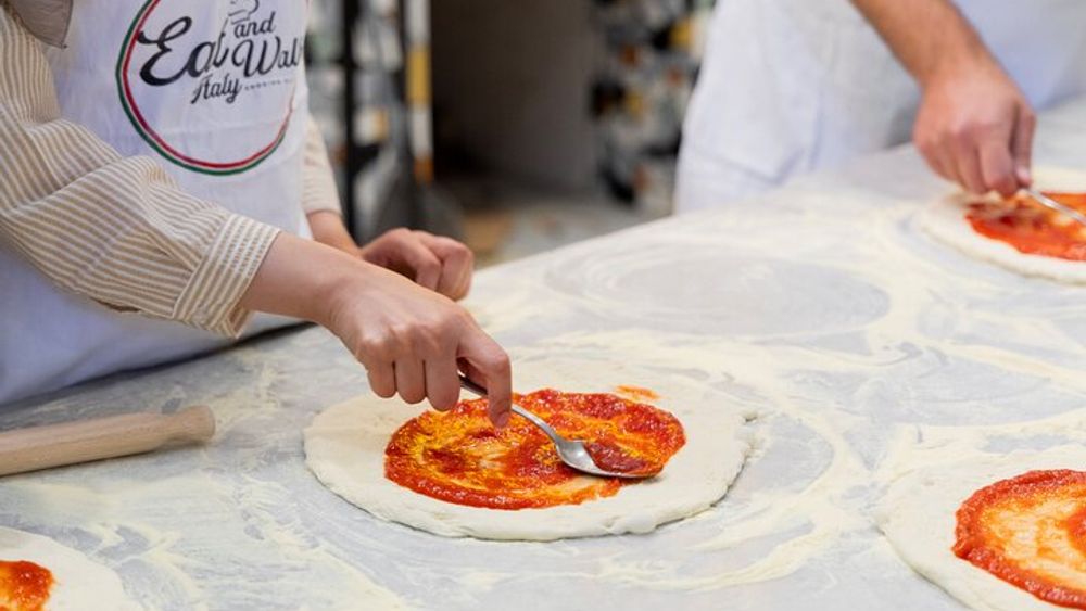 Naples: Pizza workshop in Naples Make your Margherita