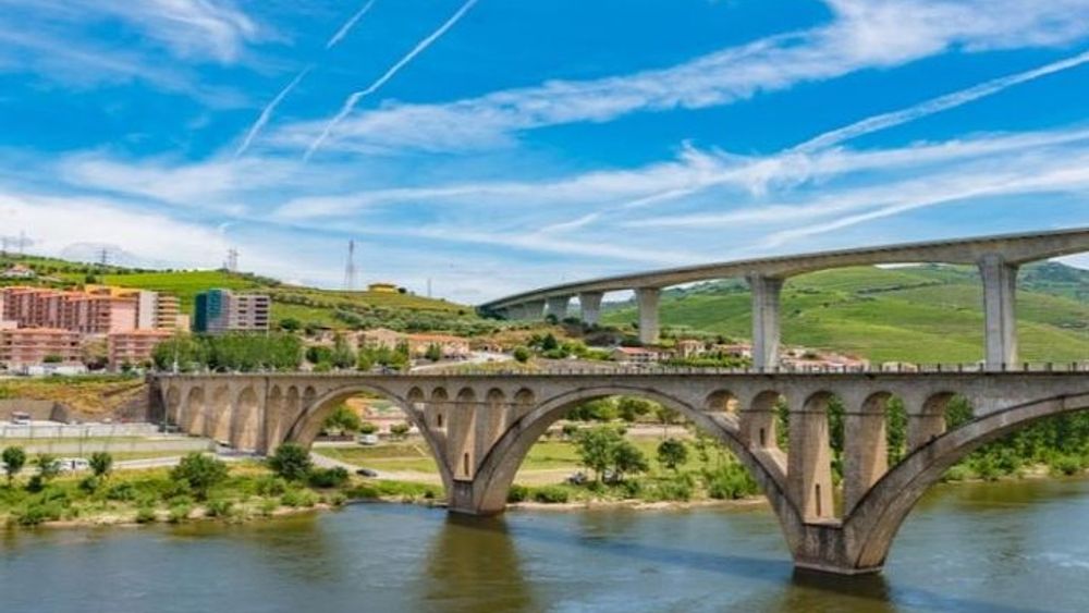 From Porto: Full Day Cruise to Régua in the Douro Wine Region (with Breakfast and Lunch)
