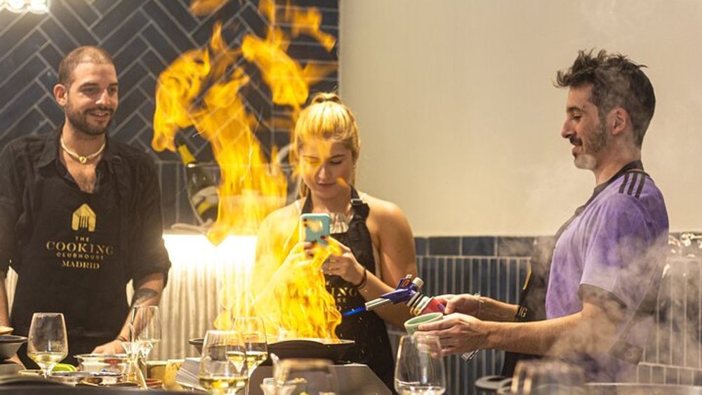 Paella Cooking Class in Madrid with Bottomless Wine Pairing