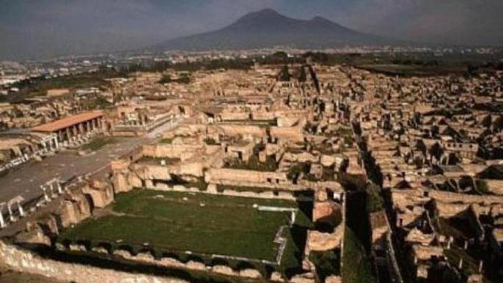 Private Full-Day Tour to Pompeii and Mt. Vesuvius with Winery Visit