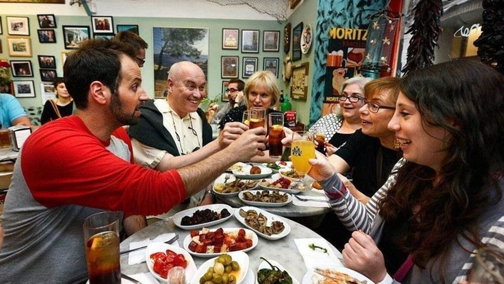 Gothic Quarter Evening Tapas Tour with The Barcelona Taste