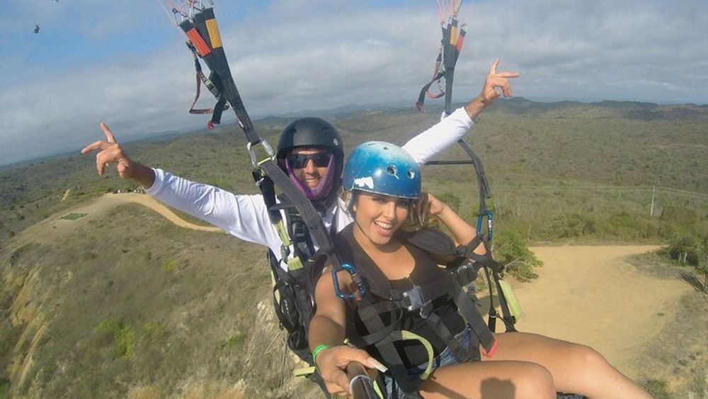 Full-Day Montañita Tour with Paragliding from Guayaquil
