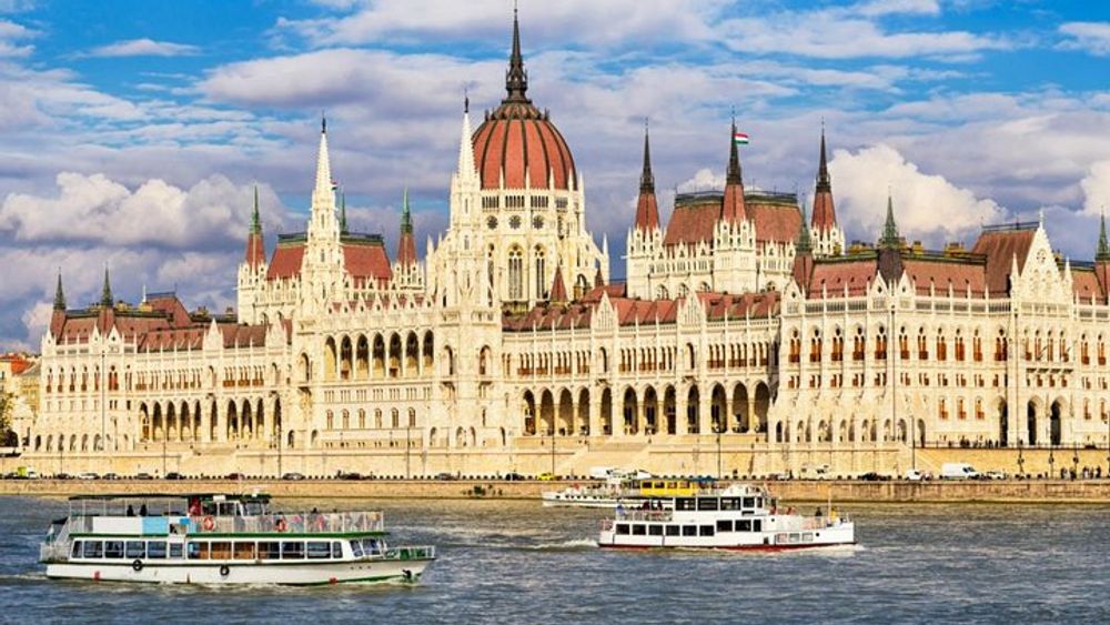 All-Day Private City Tour of Budapest With Lunch And Cruise