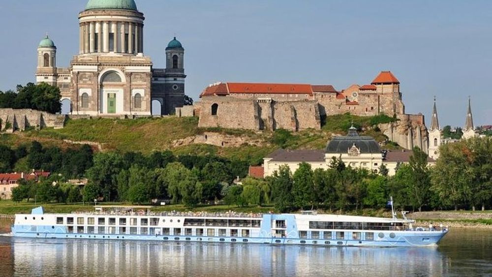 Budapest Danube Bend Private Full-Day Tour with Lunch and entrance fees