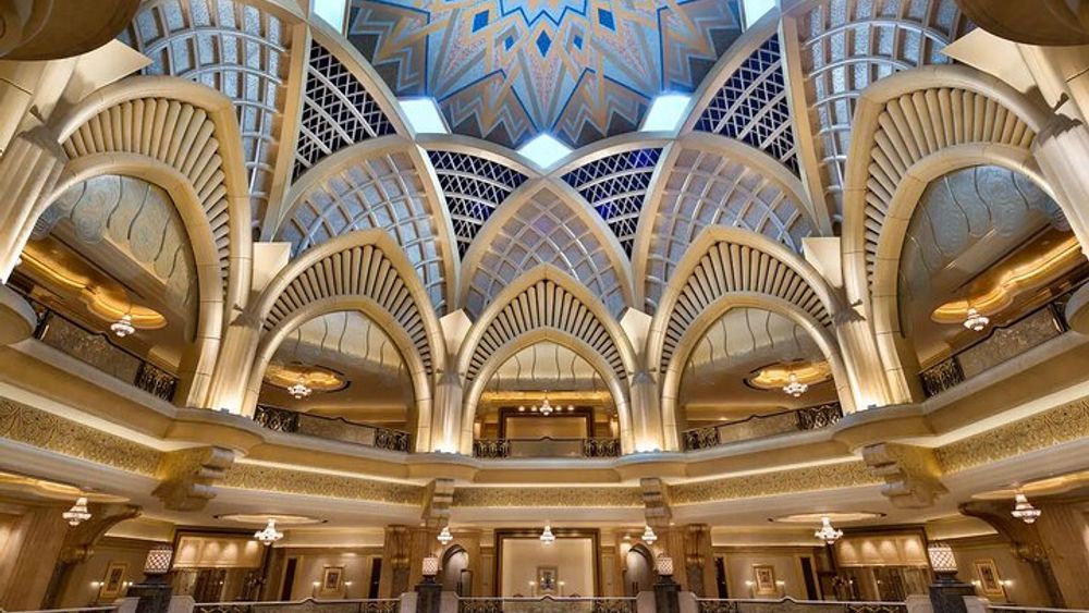 From Dubai: Private Abu Dhabi 5 Wonders Tour with Emirates Palace Lunch
