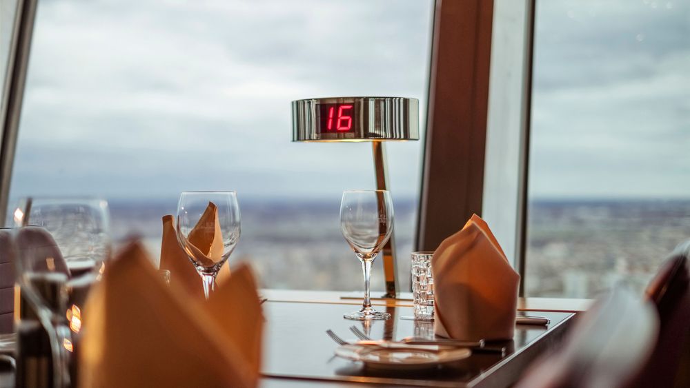 Berlin TV Tower: Fast View + Three-Course Panorama Menu