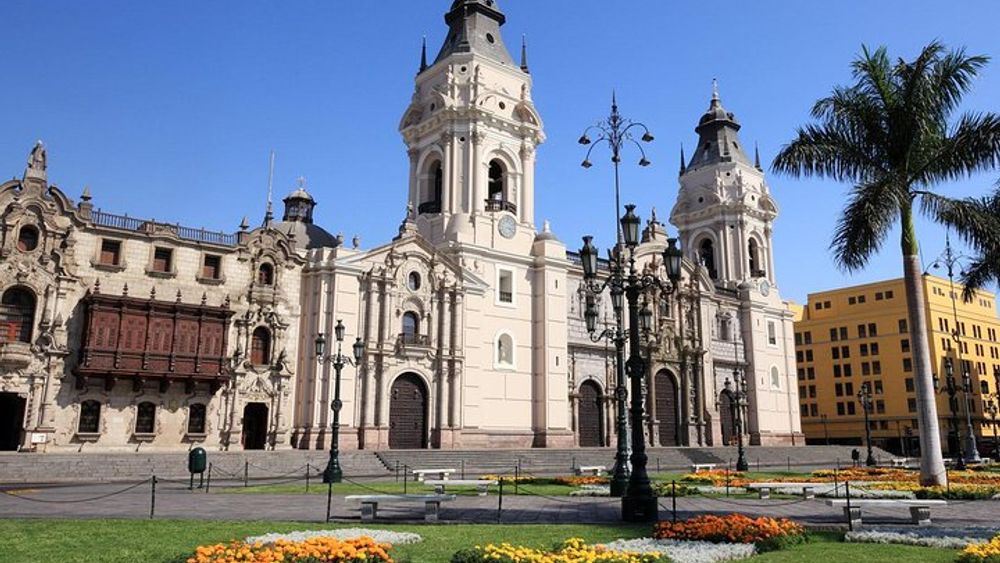 Small-Group Full Day City Tour with Lunch and Show of lights in Lima