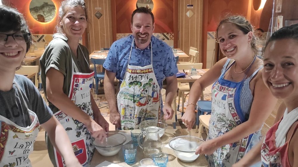 Naples: Small Group Pizza Making Class