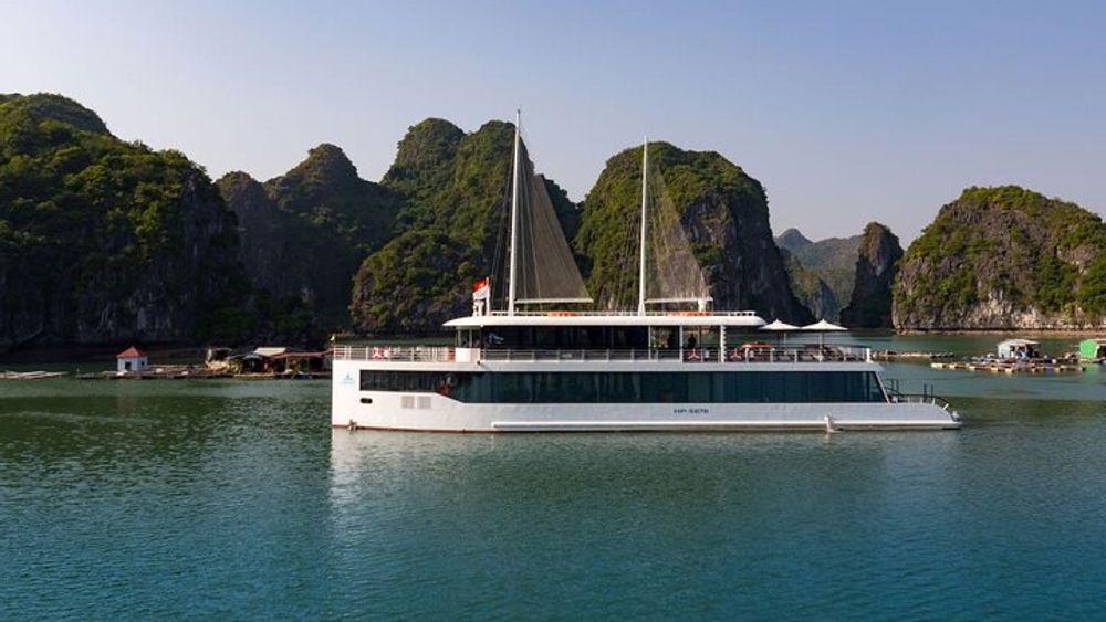 Luxury Jade Sail Day Cruise Tour in Ha Long Bay and Lan Ha Bay