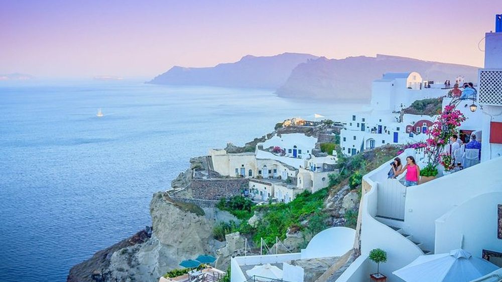 Private tour of the best of Santorini - Sightseeing, Food & Culture with a local