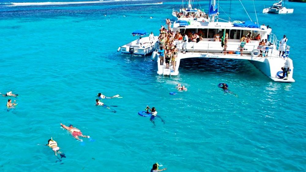 Reggae party & Snorkeling Catamaran Cruise from Montego Bay