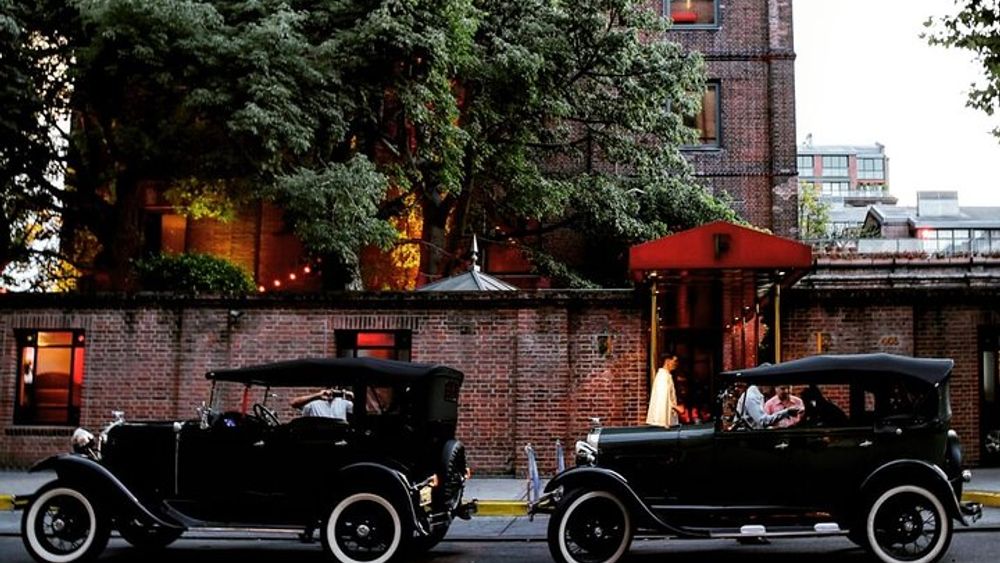 Buenos Aires tour in a luxury Vintage car with dinner and show in Rojo Tango