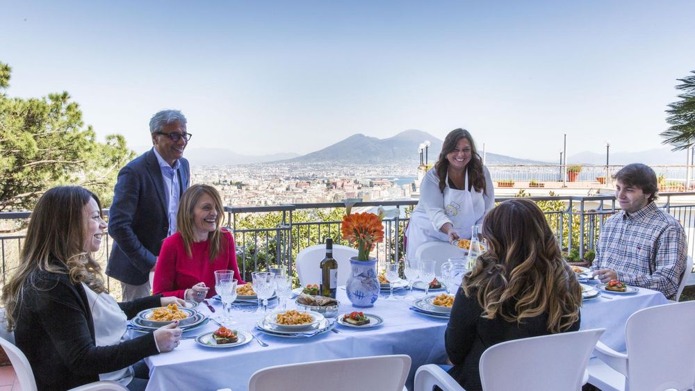 Vico Equense: Private lunch or dinner with an Italian family with cooking demo and wines included