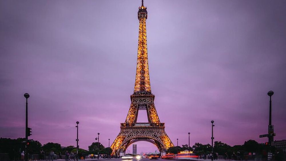 Half Day Paris Private Tour and Seine River Dinner Cruise with hotel pick-up