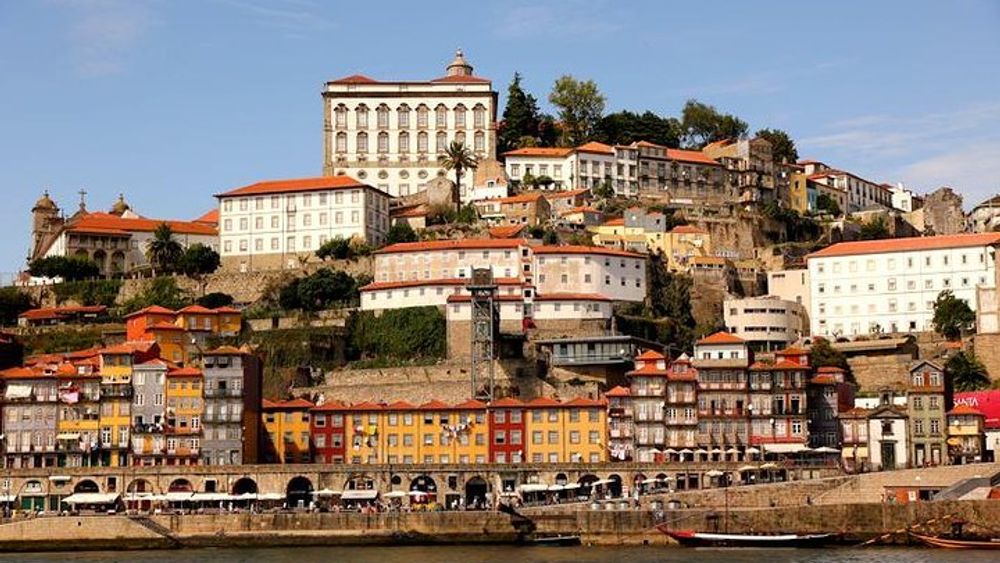 Porto: City Tour Half Day with Dinner and live Fado Show
