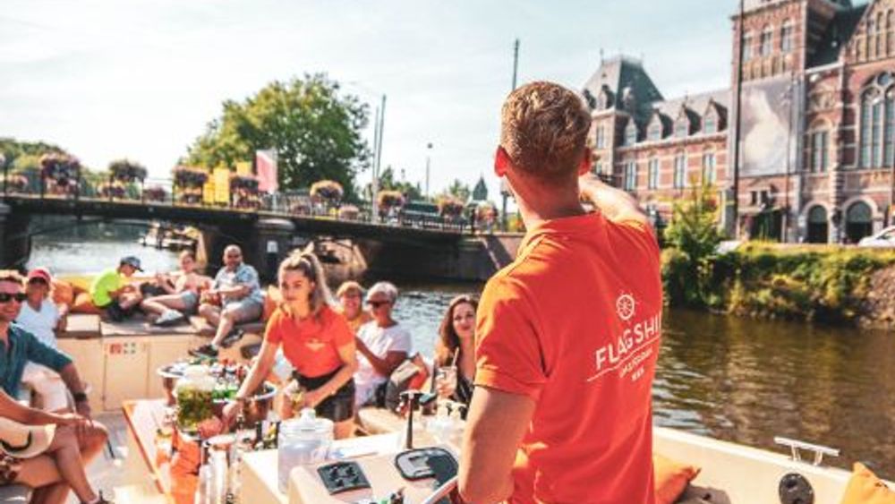 Amsterdam: BBQ with Unlimited Drinks Canal Cruise from Central Station