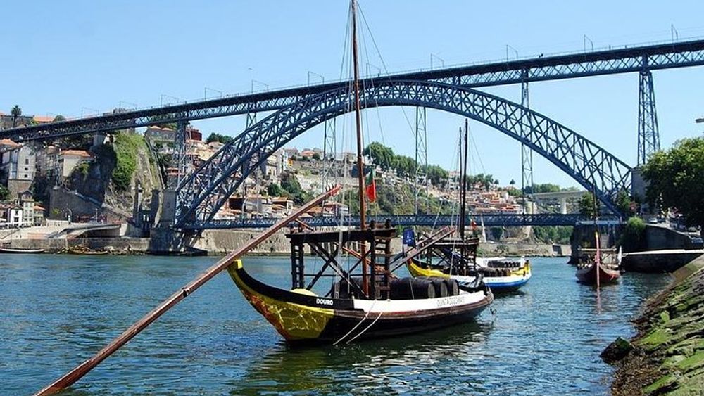 Porto: City Full Day Tour with River Cruise, Wine Cellars & Lunch