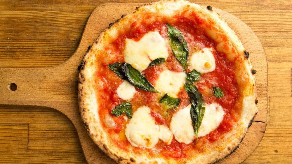 Naples: Pizza Tasting & City Centre Walking Tour