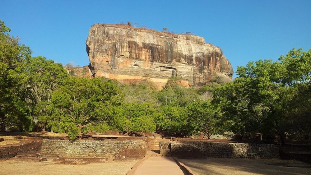 Day Trip to Sigiriya & Dambulla (All-Inclusive)