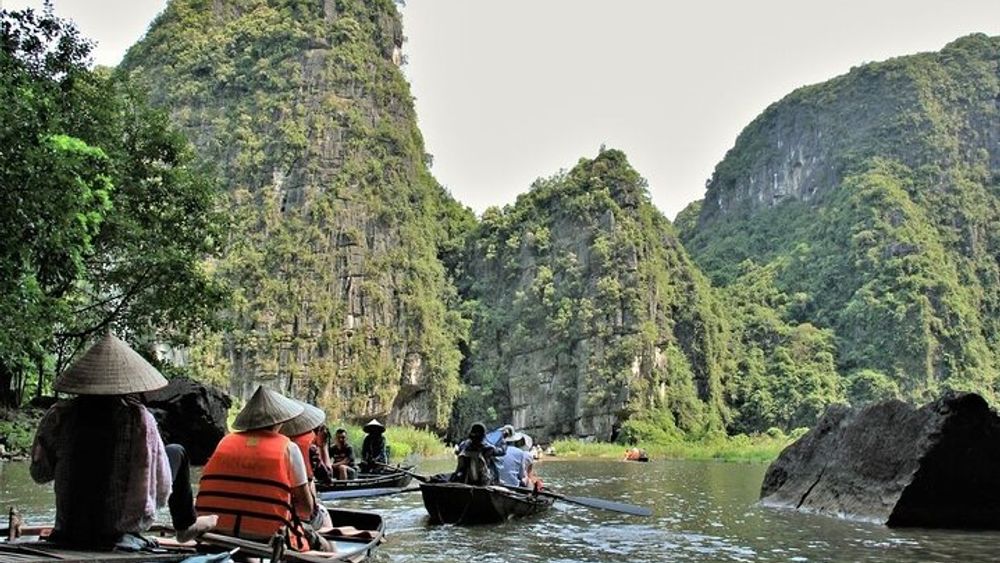 Ninh Binh Private Tour : Hoa Lu Tam Coc 1 Day Tour from Hanoi