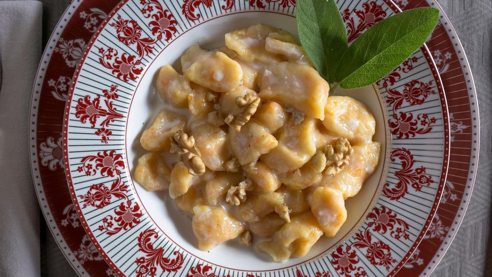 Tivoli: Share your Pasta Love: Small group Pasta and Tiramisu class in a local's home