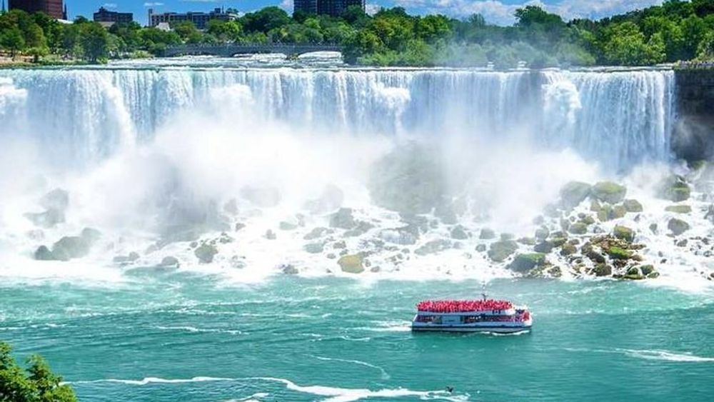 Niagara Falls With Boat Cruise and Wine Tasting From Toronto