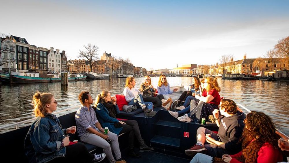 Amsterdam walking tour and canal cruise with unlimited drinks and cheese tasting