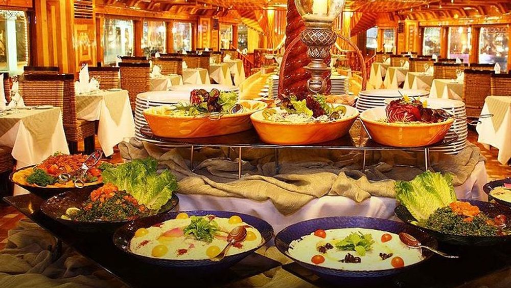 Dubai: Marina Dhow Cruise Dinner with Hotel Transfers