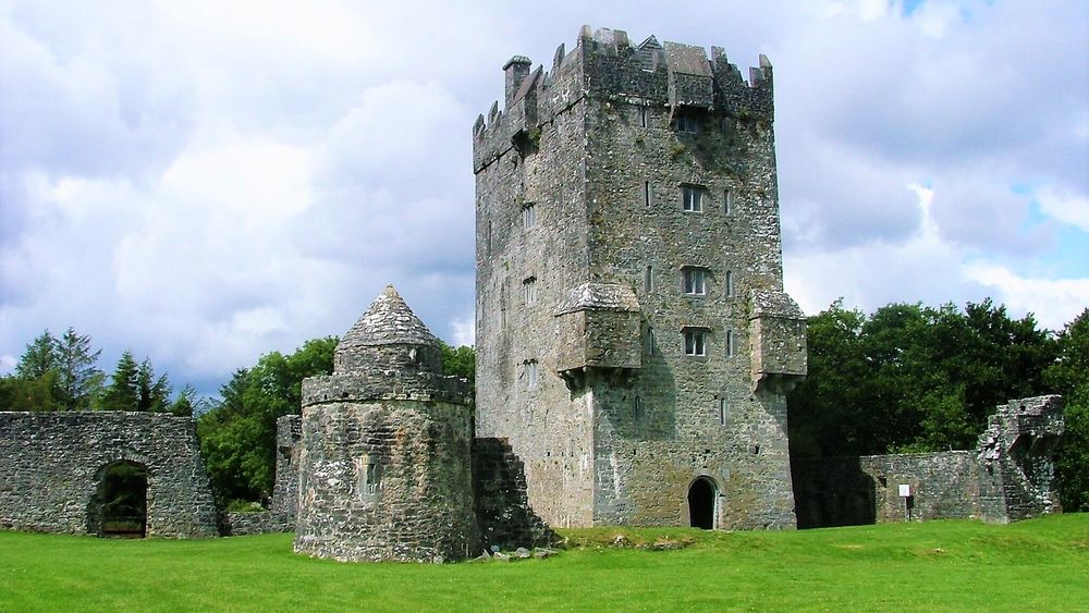 Private castles of Connemara tour departing Galway. Guided. Full day.