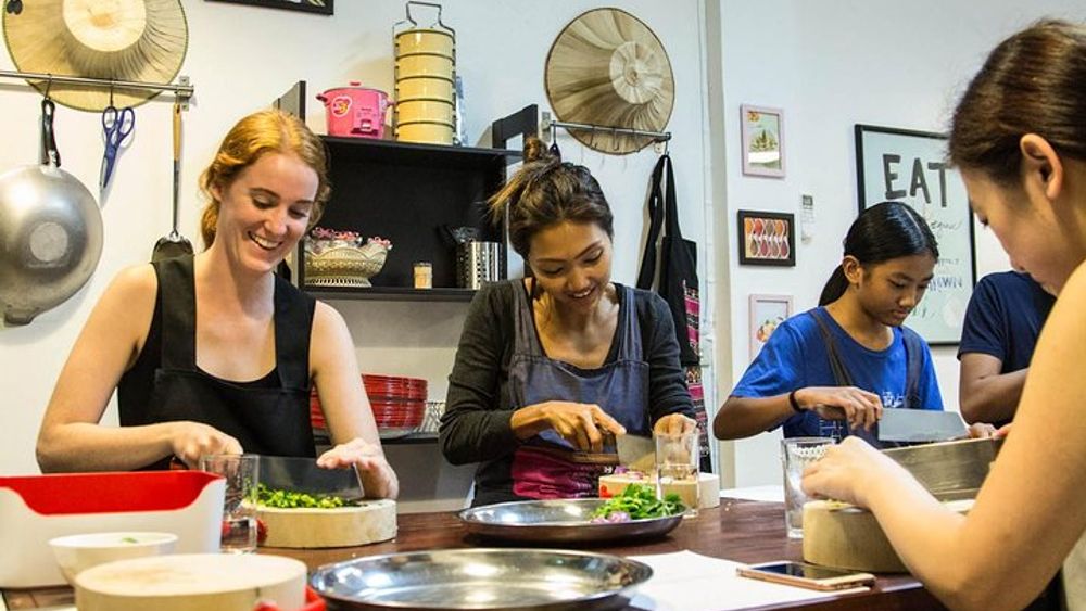 Pink Chili - Thai Cooking Class and Market Tour in Bangkok