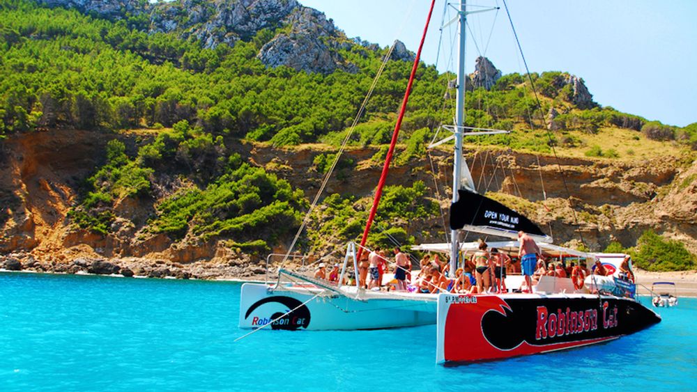 Mallorca: Half-Day Catamaran Cruise w/ Lunch & Snorkel from Port Pollensa