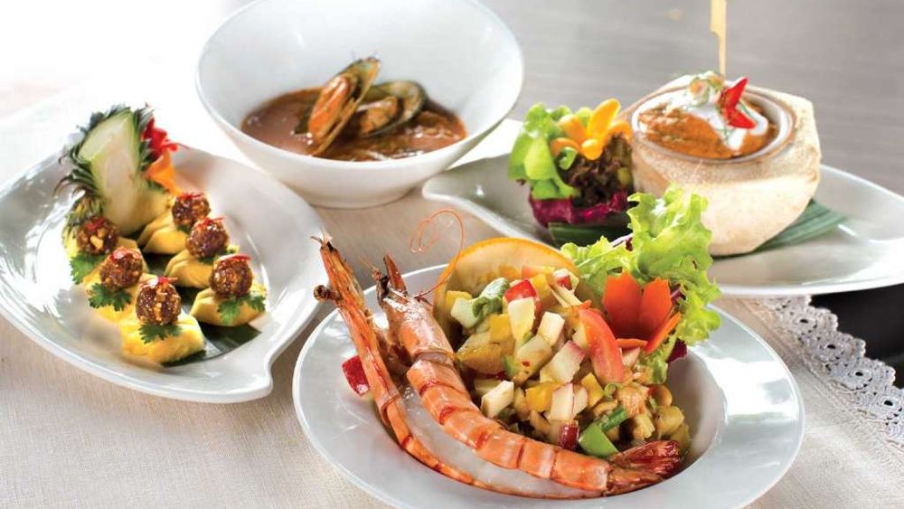 Shangri-La Hotel's Salathip Thai Restaurant Experience
