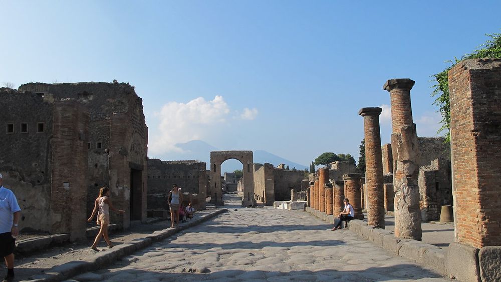 Pompeii and Vesuvius with lunch daily tour