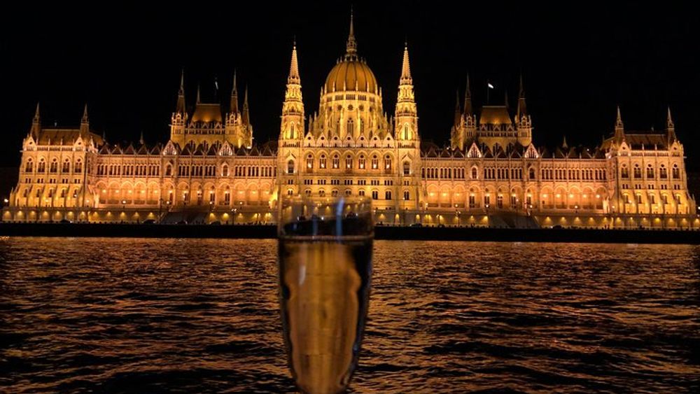Budapest: Danube River Candlelit Dinner Cruise with Live Music