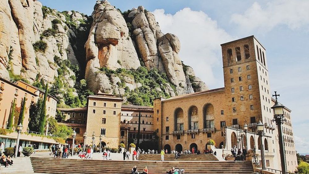 From Barcelona: Full-Day Tour to Montserrat with Private Guide (Lunch Included)